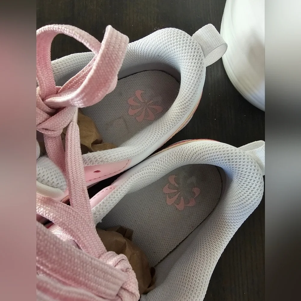 Nike Big Girls Borough Low 2 SE Casual  Sneakers in Pink and White